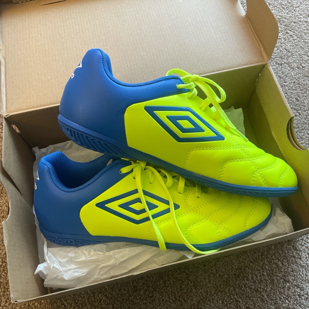 Umbro Sneakers Blue and Yellow with Low-Profile Design